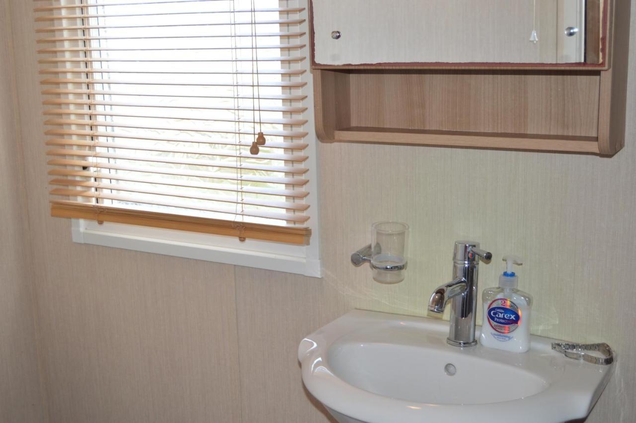 Bobby'S Bolthole Apartamento Heysham Exterior foto